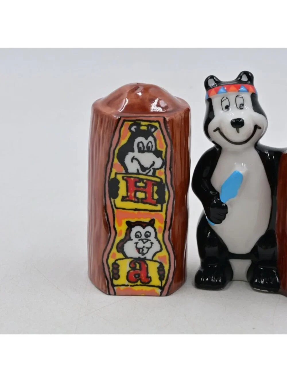 Hamm's Beer Indian Bear Totem Pole Salt & Pepper Shakers Vintage